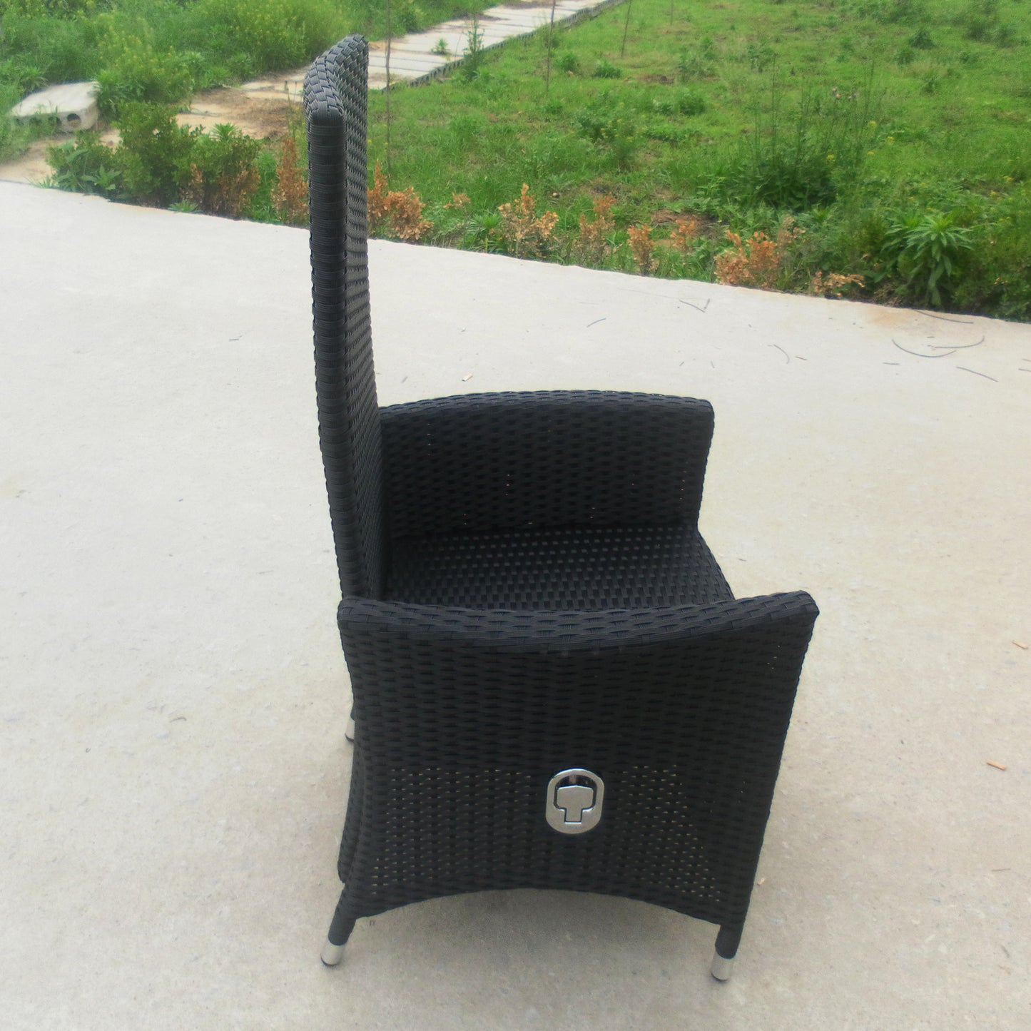 DTY250601 All-Black Wicker High-Back Outdoor Armchair with Metal Feet – Modern Patio Weather-Resistant Dining Chair