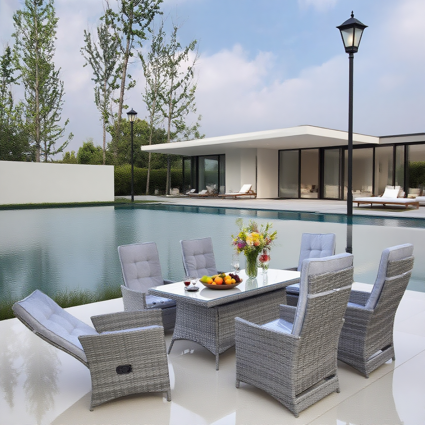 Light Grey Wicker Outdoor Dining Set with Adjustable Chairs – Stylish Patio Furniture