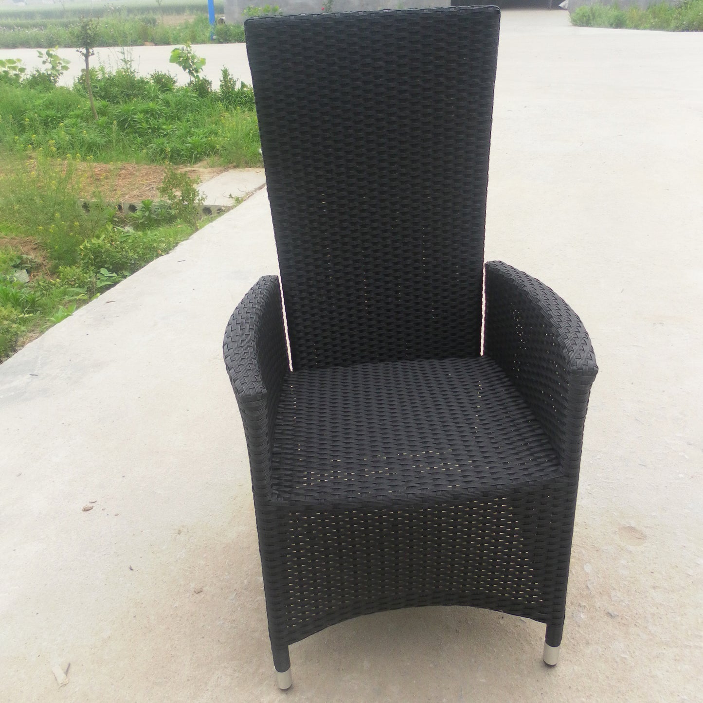 DTY250601 All-Black Wicker High-Back Outdoor Armchair with Metal Feet – Modern Patio Weather-Resistant Dining Chair